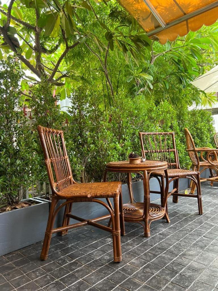 Petit Espace Boutique Hostel Vientiane Exterior photo
